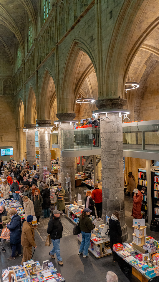 Innenansicht des Buchhandels Dominicanen Maastricht