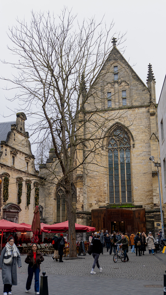 Außenansicht des Buchhandels Dominicanen Maastricht