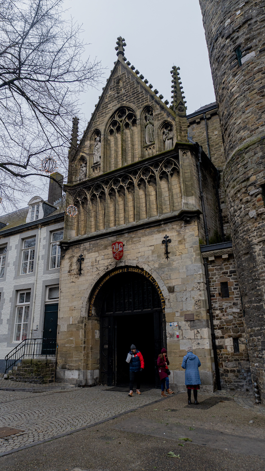 Eingang zur Liebfrauenbasilika Maastricht