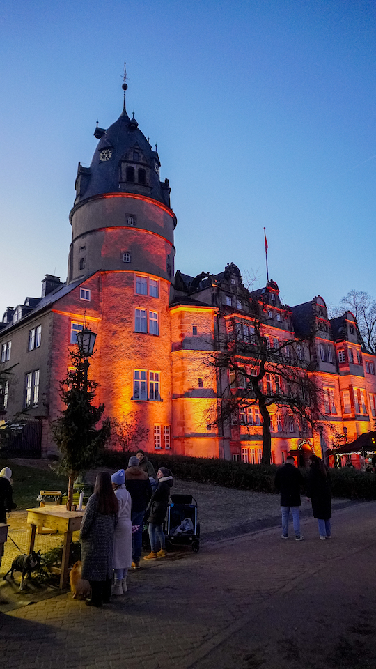 Blick auf das Residenzschloss Detmold am Abend