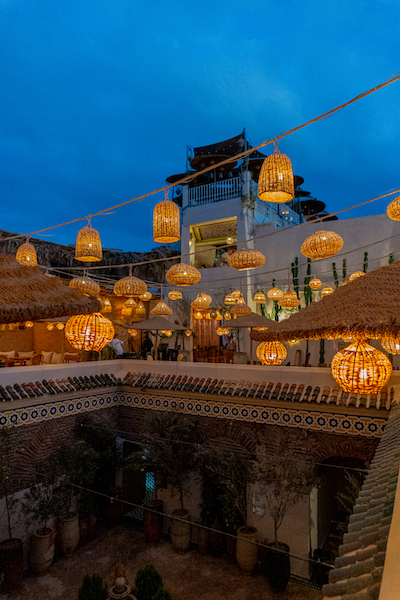 Lichter im Fontaine des Epices am Abend