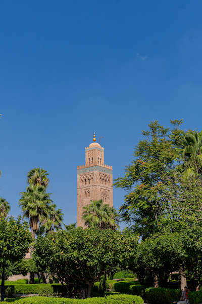 Blick auf das Minarett der Moschee