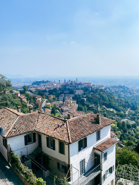 Blick auf die Città Alta von San Vigilio