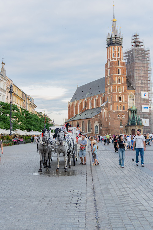 Pferdekutsche vor der Marienkirche Krakau