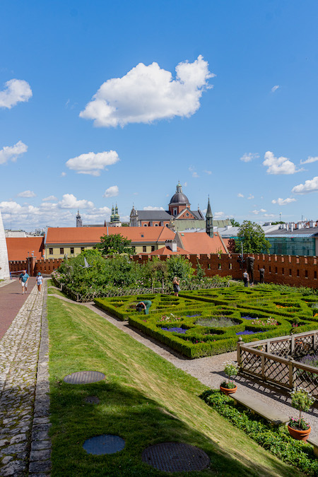 Blick auf den Schlossgarten der Burg Wawel
