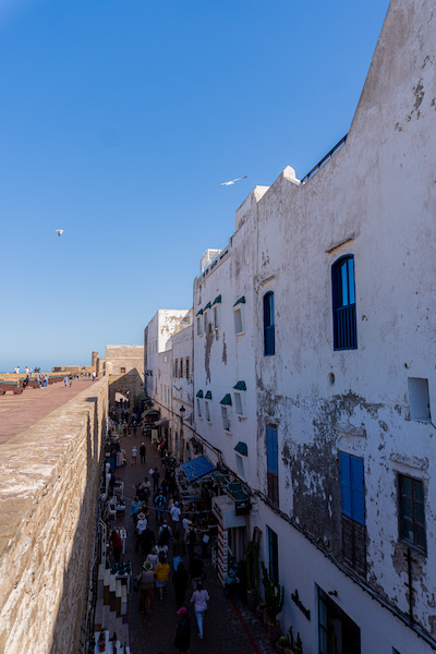 Häuserreihe hinter der Stadtmauer von Essaouira