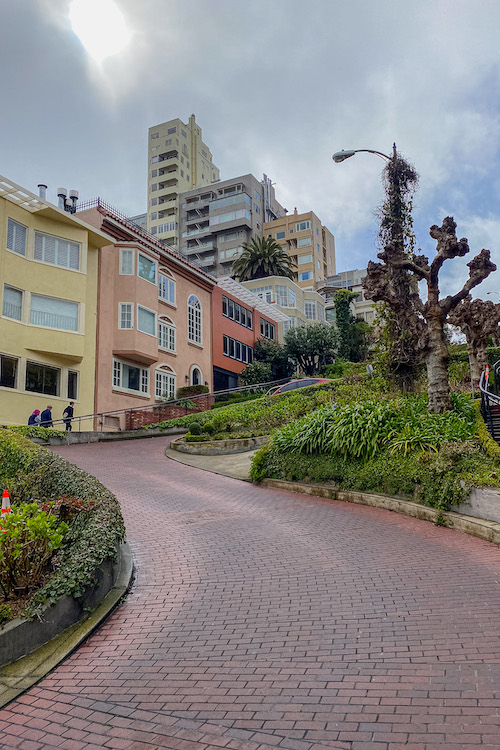 Die Lombard Street von unten