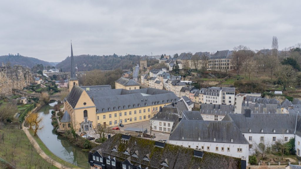 Blick auf Grund vom Chemin de la Corniche