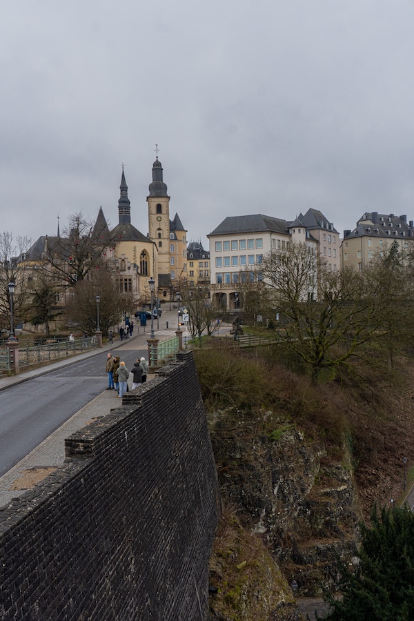 Die Michaelskirche aus Sicht der Bock-Kasematten